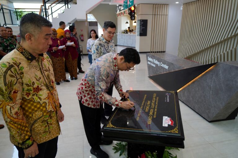 Astra Motor meresmikan Safety Riding Center Jawa Tengah di BSB Semarang sebagai pusat edukasi keselamatan berkendara modern.