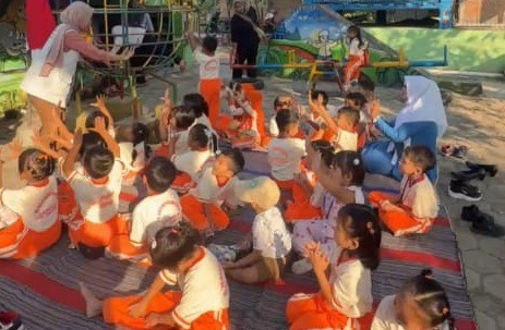 Mahasiswa KKN UNNES menghadirkan Program TAMASYA di Grobogan dengan edukasi kesehatan mental, CTPS, PHBS, dan pemantauan tumbuh kembang anak melalui permainan interaktif.
