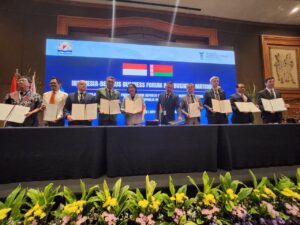 Universitas Wahid Hasyim (Unwahas) Semarang menandatangani kerja sama strategis dengan Belarusian State University of Foreign Languages dalam Forum Bisnis Indonesia–Belarus.