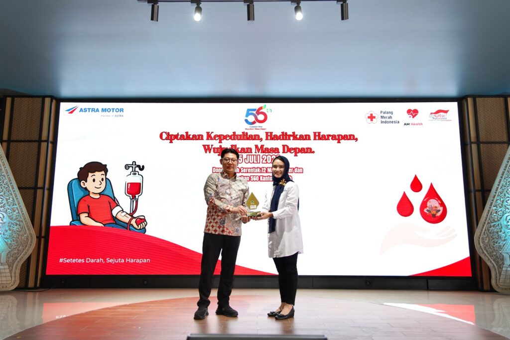 Dalam peringatan HUT ke-56, Astra Motor menggelar aksi donor darah serentak di 12 provinsi dan berhasil mengumpulkan 560 kantong darah.