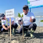 Bandara Internasional Jenderal Ahmad Yani Semarang menanam 6.000 bibit mangrove di Pantai Mangunharjo sebagai bagian dari program InJourney Airports Konservasi Bahari.