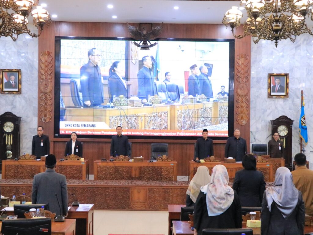Pemerintah Kota Semarang akan mengintensifkan penagihan pajak tertunggak dengan melibatkan lurah dan camat setelah DPRD menyetujui Perda Pertanggungjawaban Pelaksanaan APBD 2025.