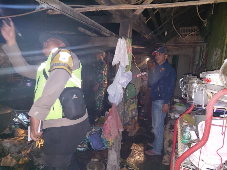 Kebocoran tabung gas elpiji 3 kilogram diduga memicu kebakaran dapur rumah di Desa Arjowinangun, Puring, Kebumen.