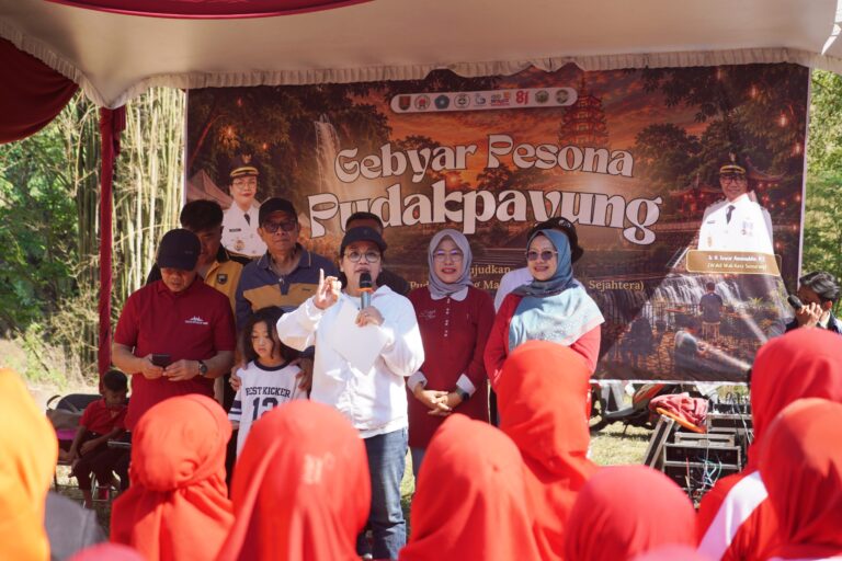 Wali Kota Semarang Agustina Wilujeng meluncurkan program GASPOL SONIK (Gerakan Satu Rumah Satu Biopori) di Kelurahan Pudakpayung.