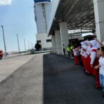 Puluhan siswa SDN Tambakharjo mengikuti edukasi literasi keselamatan penerbangan di Bandara Internasional Jenderal Ahmad Yani Semarang.