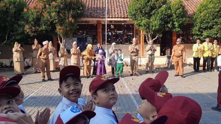 SDN Sekaran 1 Semarang menerapkan MPLS Ramah 2026 dengan memperkuat pencegahan bullying, pendidikan karakter, edukasi NAPZA, PHBS, kesiapsiagaan bencana, serta layanan pendidikan inklusif sejak hari pertama sekolah.
