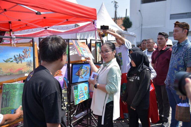 Wali Kota Semarang Agustina Wilujeng Pramestuti menegaskan organisasi kemasyarakatan sebagai perekat persatuan dan penjaga harmoni kota.