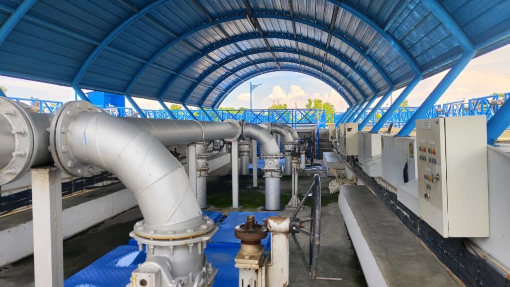 Air PDAM di sejumlah wilayah Kota Semarang berubah keruh dan kecoklatan.