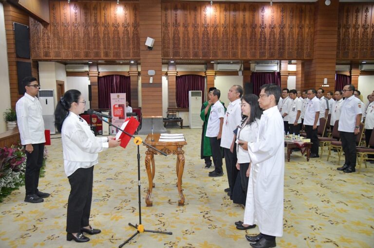 Wali Kota Semarang Agustina Wilujeng Pramestuti melantik dan merotasi 47 pejabat di lingkungan Pemerintah Kota Semarang sebagai langkah mempercepat pelayanan publik