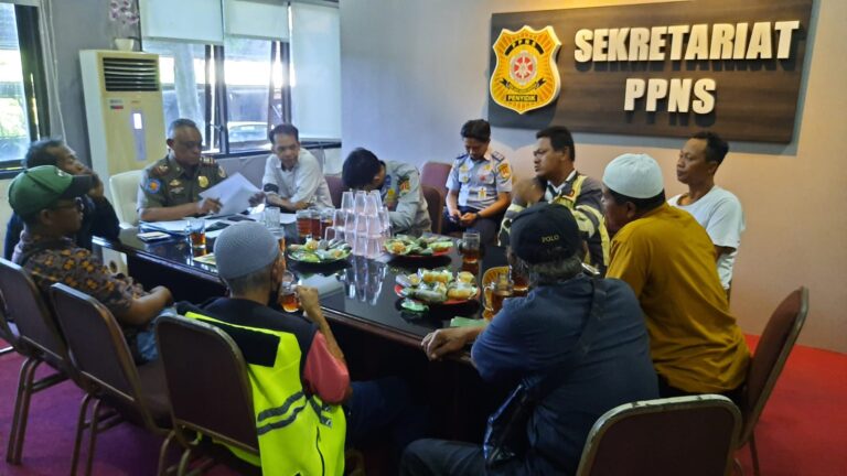 Satpol PP Kota Semarang menindak 121 juru parkir yang menunggak setoran parkir sejak 2024-2025 dengan total potensi PAD mencapai Rp280 juta.