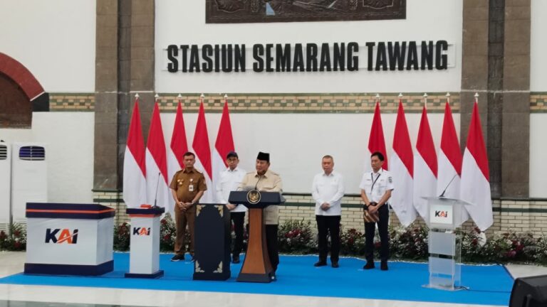 Presiden Prabowo Subianto meresmikan revitalisasi tahap awal Stasiun Tawang Semarang yang telah berusia 112 tahun.
