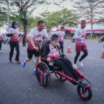 Gubernur Jawa Tengah Ahmad Luthfi mengikuti Sukoharjo Run 2026 yang diikuti 2.000 pelari.