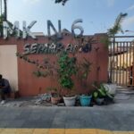 690 siswa SMKN 6 Semarang diduga keracunan usai mengonsumsi MBG. Dinkes menerjunkan tiga ambulans, sementara sampel makanan diperiksa di laboratorium.