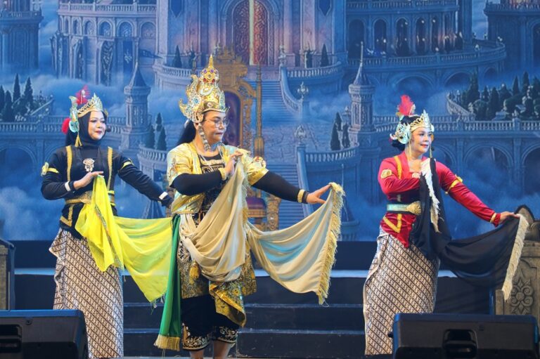 Pemerintah Kota Semarang menjadikan Wayang Orang Ngesti Pandowo sebagai ikon wisata budaya melalui pertunjukan berkala di Taman Budaya Raden Saleh (TBRS).