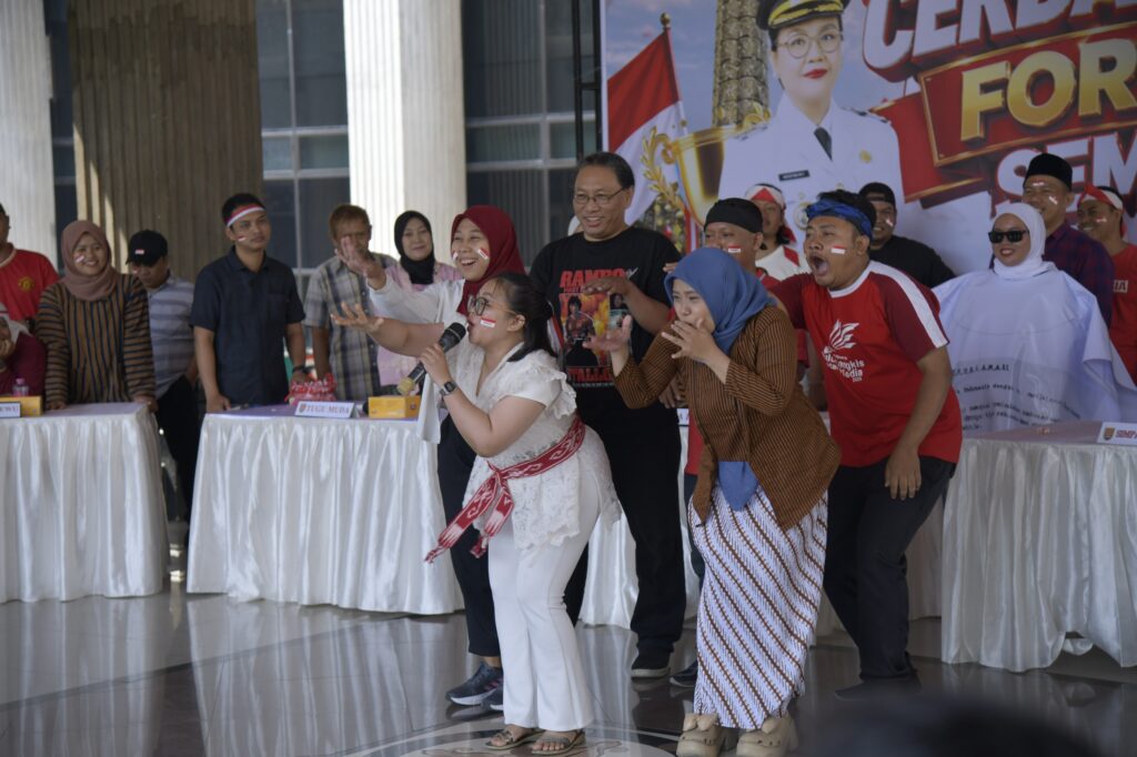 Wali Kota Semarang Agustina Wilujeng menguji wawasan 36 wartawan dalam Lomba Cerdas Cermat Forwakot Semarang 2026.