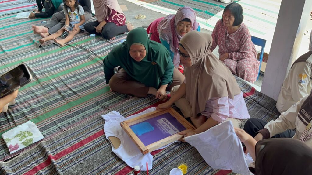PPK Ormawa SGL PGSD UNNES menghadirkan Pojok Literasi Cakra dan Kersa Ngrembaka di Kelurahan Podorejo, Semarang.