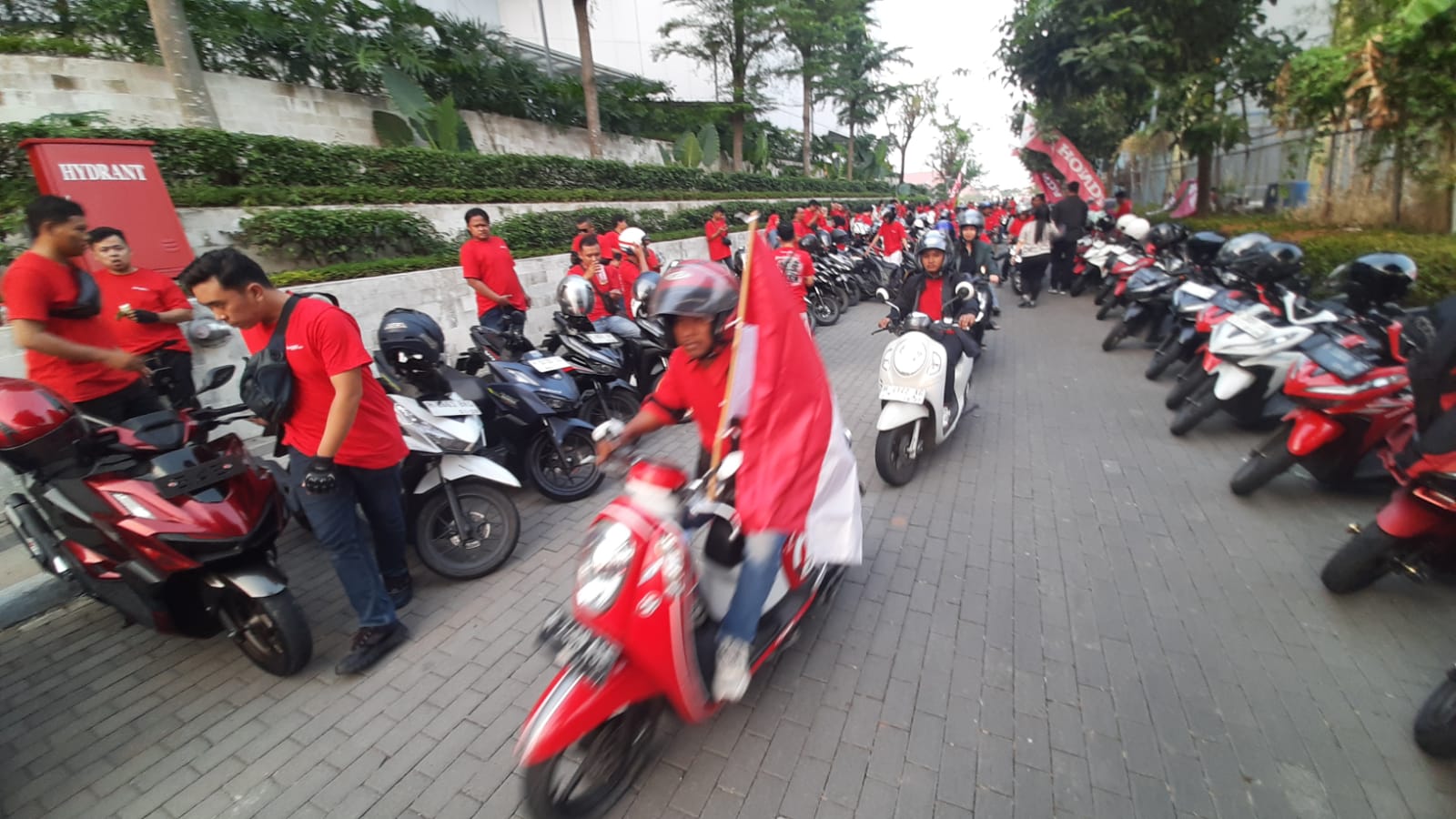 Sebanyak 1.500 konsumen Honda Vario dari Semarang, Kabupaten Semarang, dan Demak mengikuti 1.500 Konco Vario di The Park Mall Semarang, sekaligus mengenal Honda Vario Evo 160 melalui public exhibition dan riding test.