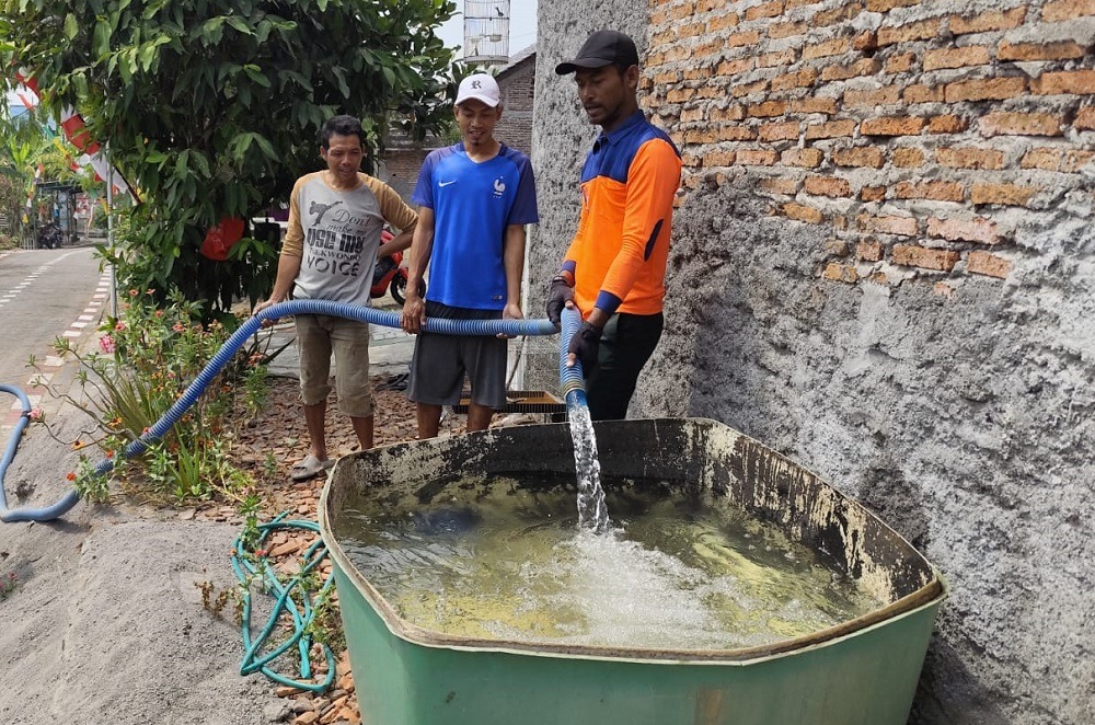 Warga RT 7/RW 10 Kampung Rejosari, Meteseh, Tembalang, Kota Semarang, mulai mengalami kekurangan air bersih sejak akhir Juli 2026. BPBD Kota Semarang menyalurkan 5.000 liter air untuk membantu memenuhi kebutuhan 36 kepala keluarga.