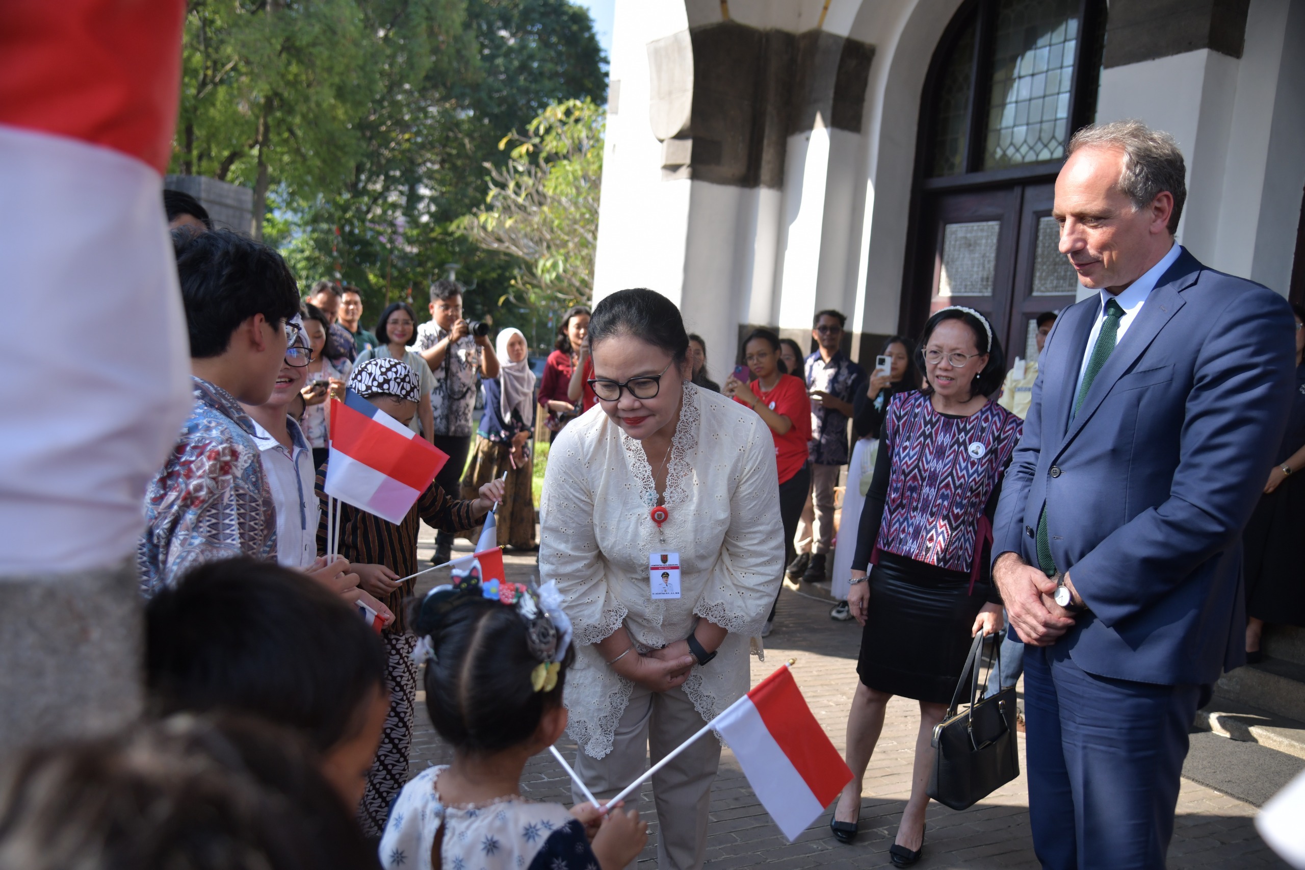 Wali Kota Semarang Agustina Wilujeng memperkuat diplomasi internasional melalui kerja sama dengan Prancis. Kolaborasi ini mencakup program residensi penulis