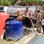 Kekeringan mulai melanda Kelurahan Jabungan, Banyumanik, Kota Semarang. PMI Kota Semarang menyalurkan 5.000 liter air bersih setelah debit mata air pegunungan menurun.