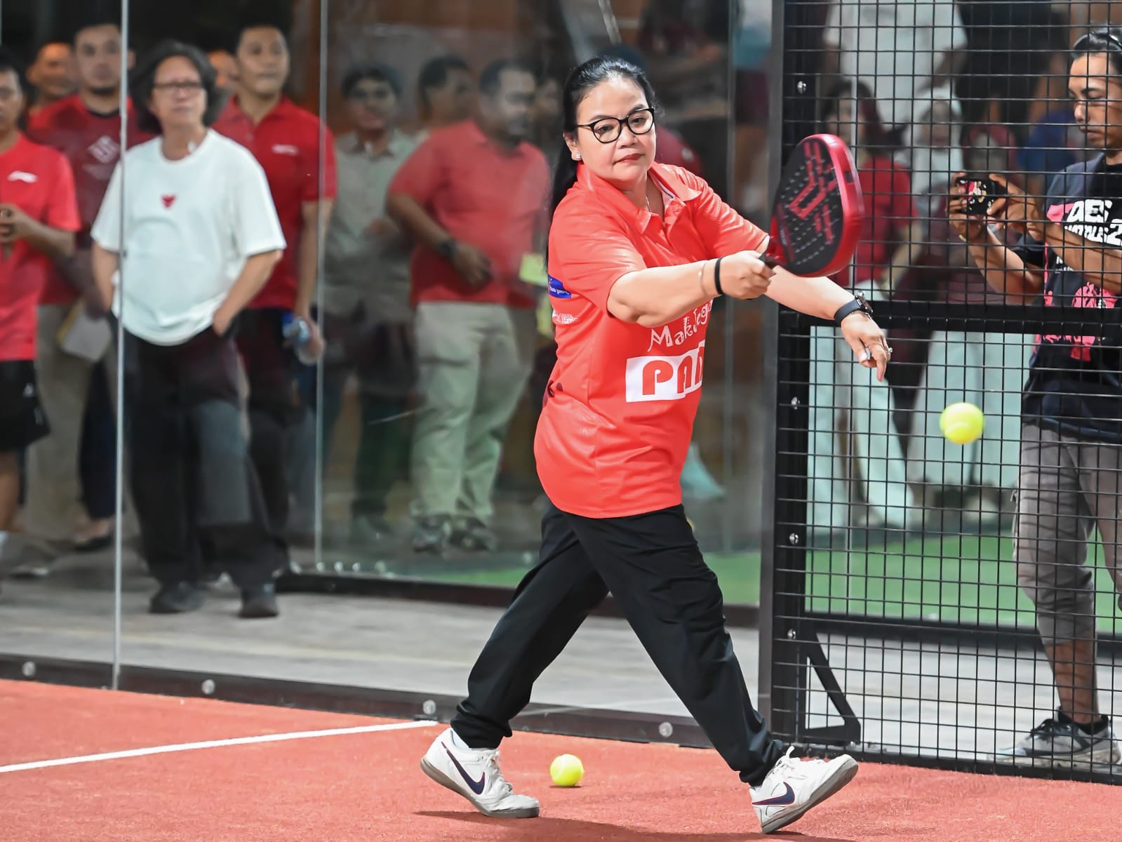 Mak Jegagik Padel memeriahkan HUT ke-81 RI di Semarang dengan mempertemukan Pemkot, wartawan, BUMD, dan dunia usaha.