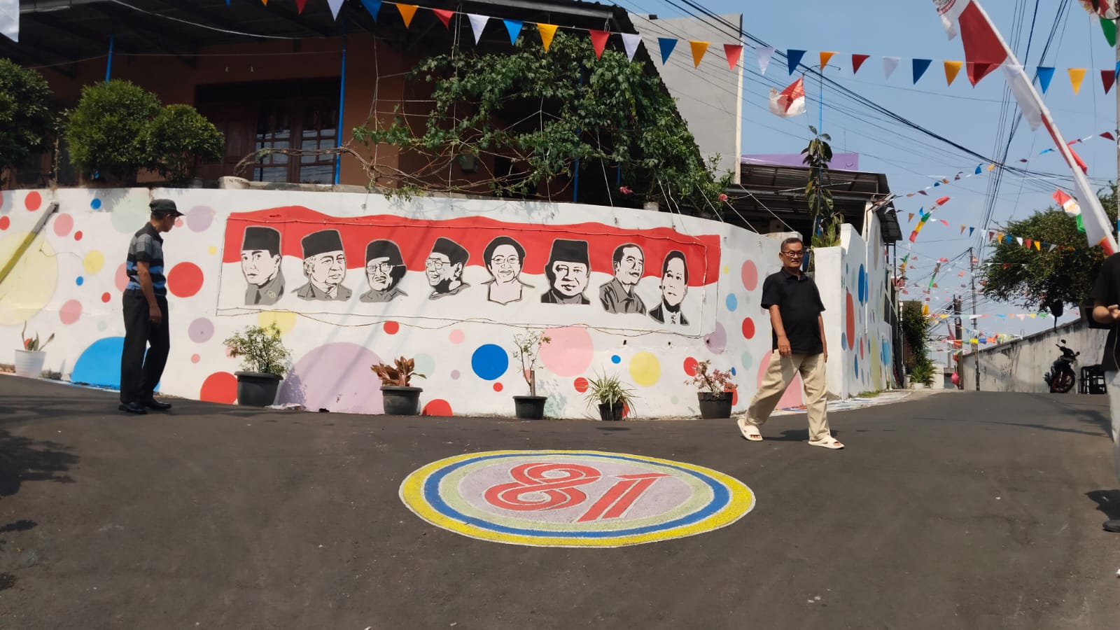 Kampung Wonodri Kopen Barat Semarang dipercantik mural wajah presiden, pahlawan dan tokoh wayang.