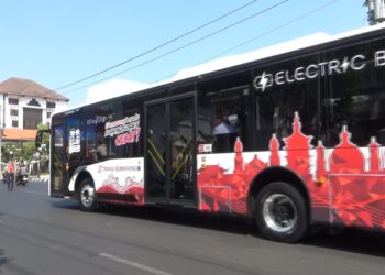 Bus Listrik Semarang ramah lingkungan siap mengaspal.