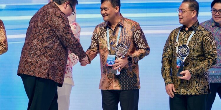 Jawa Tengah kembali meraih penghargaan TPID Provinsi Berkinerja Terbaik 2026. Pengendalian inflasi dilakukan lewat produksi pangan, stabilisasi harga, dan digitalisasi.