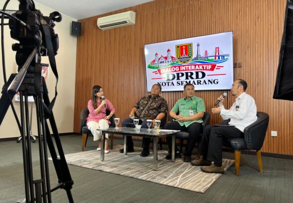 Perubahan desil dapat memengaruhi penerimaan bansos. DPRD Kota Semarang menjelaskan warga yang merasa datanya tidak sesuai kondisi ekonomi dapat mengajukan evaluasi melalui Dinas Sosial untuk dilakukan verifikasi ulang.