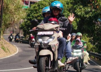 Pasangan Sovan dan Siti di Semarang mengandalkan Yamaha Gear Ultima untuk mendukung usaha ayam geprek, mengantar pesanan, hingga memenuhi kebutuhan keluarga.