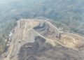 Sampah TPA Jatibarang tampak sebagian terbakar, dari atas drone, Minggu (4/10/2026).